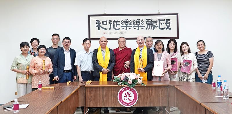 佛光大學與大乘林佛學會產學合作簽約，推漢藏種子譯者培育暨翻譯計劃。